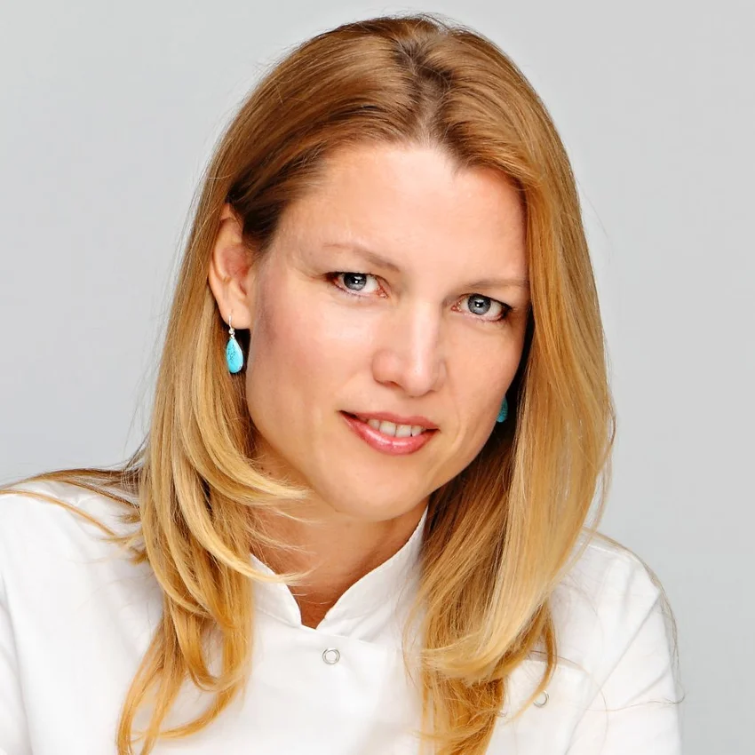 Dr. Wenczl Mónika