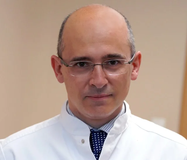 dr. Kynsburg Ákos