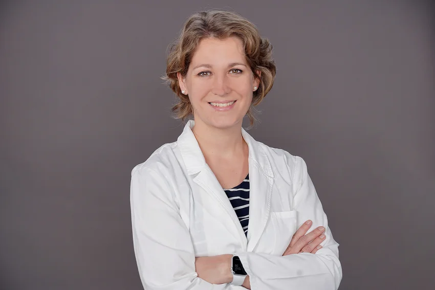 Dr. Menyhárt Orsolya