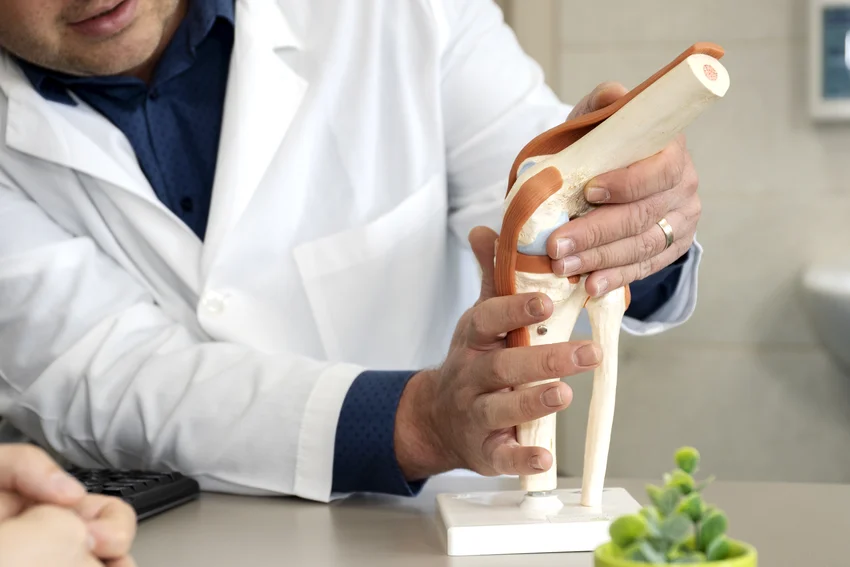 Innovatív szemlélettel a betegek javáért - Interjú Dr. Abonyi Bence ortopéd szakorvossal