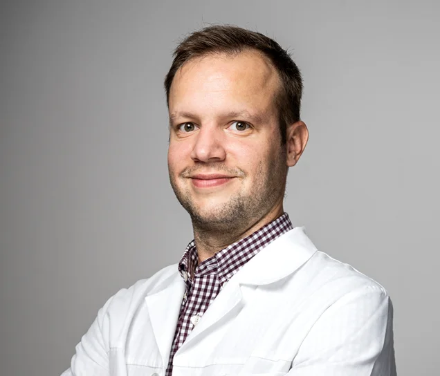Dr. Kiss László PhD komplex fájdalomterápiás szakképesítést szerzett