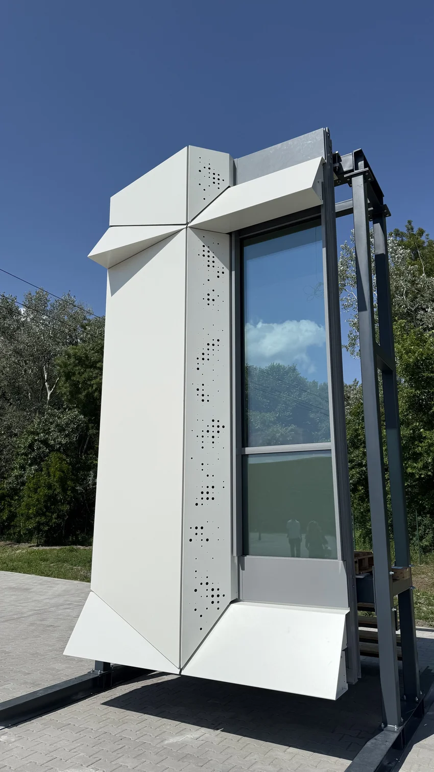 Fontos mérföldkő: elkészült új épületszárnyunk mock-up homlokzata