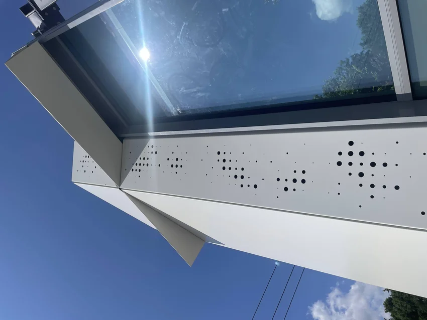 Fontos mérföldkő: elkészült új épületszárnyunk mock-up homlokzata