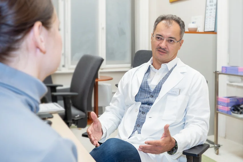 „Nem a betegséget, hanem a beteget kell gyógyítani” – Interjú Dr. Kocsis Ákos mellkassebésszel