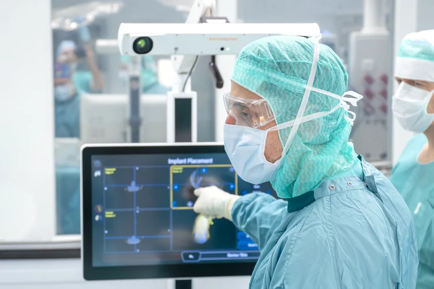 Új robotasszisztált térdműtét hozhat áttörést a részleges porckopással élők kezelésében