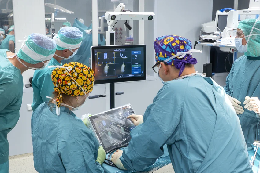 Új robotasszisztált térdműtét hozhat áttörést a részleges porckopással élők kezelésében