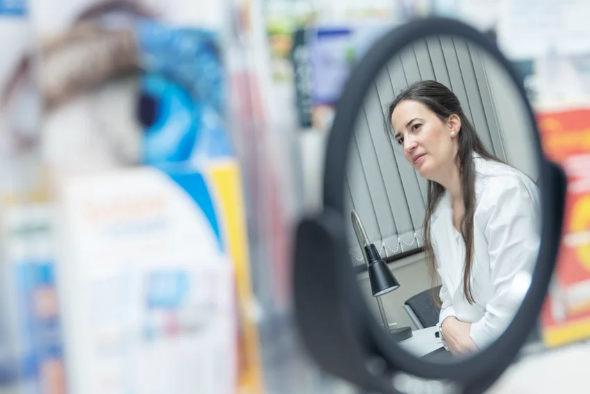 Akár bélgyulladás is megbújhat egy szemészeti panasz mögött – Interjú Dr. Kovács Szabinával