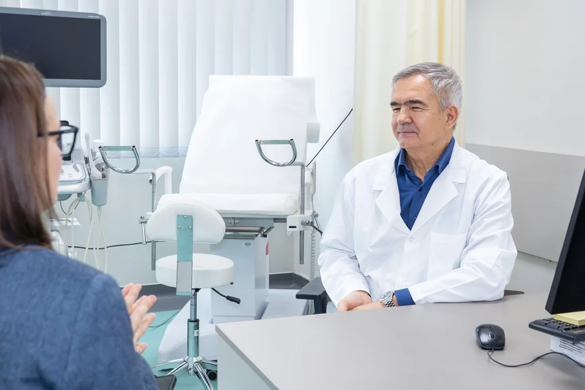 A nők közel felét érinti az inkontinencia, mégis tabuként kezeljük – Interjú Dr. Sipos Attila szülész-nőgyógyásszal, urogynekológussal