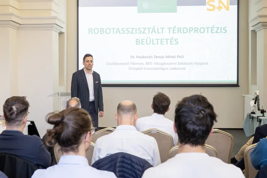 Robotasszisztált térdprotézis-sebészet: több mint egy év tapasztalatait adtuk tovább a BEK Akadémián