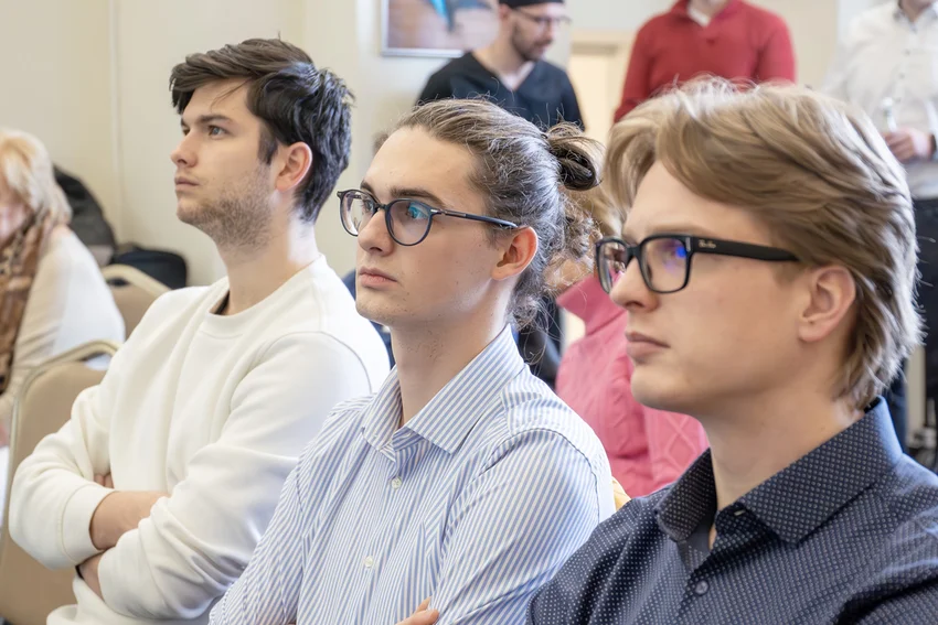 Robotasszisztált térdprotézis-sebészet: több mint egy év tapasztalatait adtuk tovább a BEK Akadémián