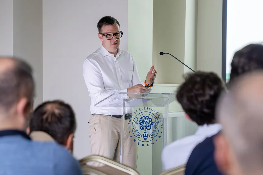 Robotasszisztált térdprotézis-sebészet: több mint egy év tapasztalatait adtuk tovább a BEK Akadémián