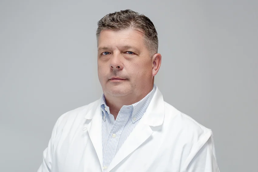 Lézerrel gyorsan és kíméletesen kezelhető a visszérprobléma – Interjú Dr. Kiss Attila érsebésszel