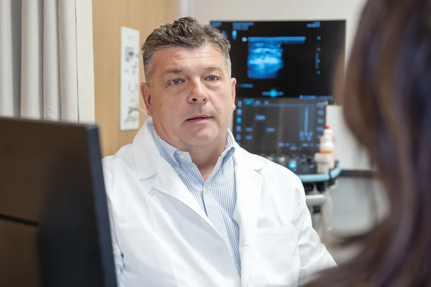 Lézerrel gyorsan és kíméletesen kezelhető a visszérprobléma – Interjú Dr. Kiss Attila érsebésszel