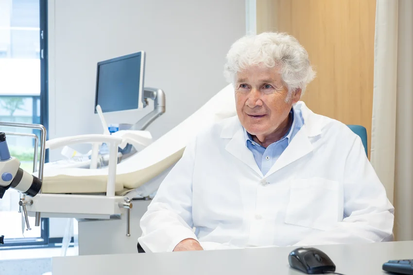 A magyar nőgyógyász, aki új fejezetet nyitott a daganatsebészetben – Interjú Prof. Dr. Ungár Lászlóval