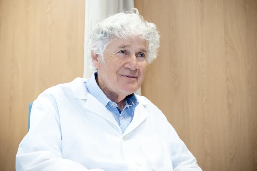 A magyar nőgyógyász, aki új fejezetet nyitott a daganatsebészetben – Interjú Prof. Dr. Ungár Lászlóval