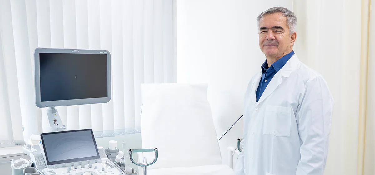 A nők közel felét érinti, mégis tabuként kezeljük – Interjú Dr. Sipos Attila szülész-nőgyógyásszal, urogynekológussal