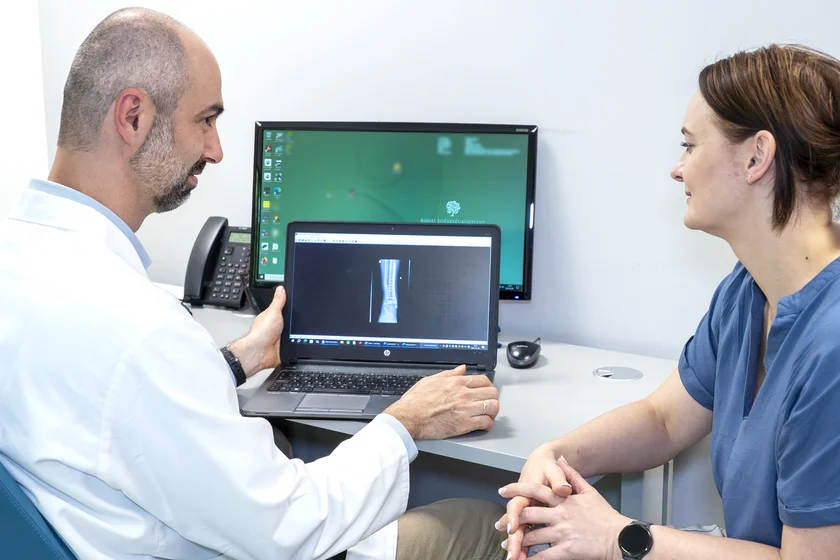 Megfelelő műtéti technikával és korszerű rehabilitációval csökkenthető az újrasérülés esélye – Interjú Dr. Tátrai Miklóssal