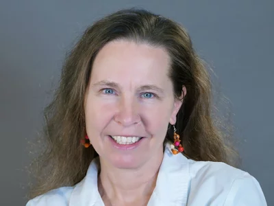 Dr. Ézsöl Zsófia